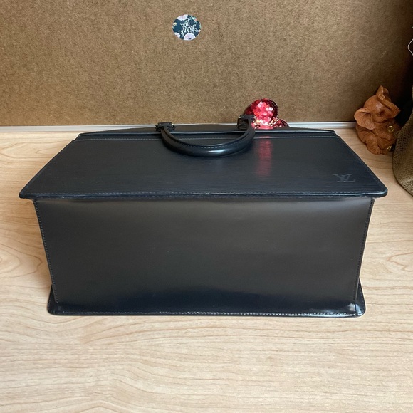 LOUIS VUITTON LEATHER HANDBAG - Picture 12 of 13